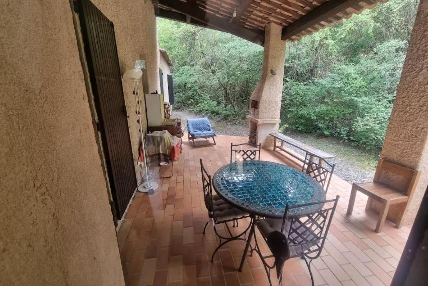 Chambre Dans Villa Le Chaffaut-Saint-Jurson Exterior foto